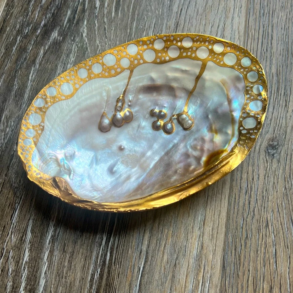 Pearlescent/ iridescent / oyster style jewelry or soap dish